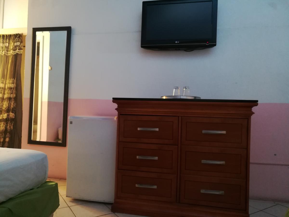 Inn La Galleria Five Islands Village ภายนอก รูปภาพ