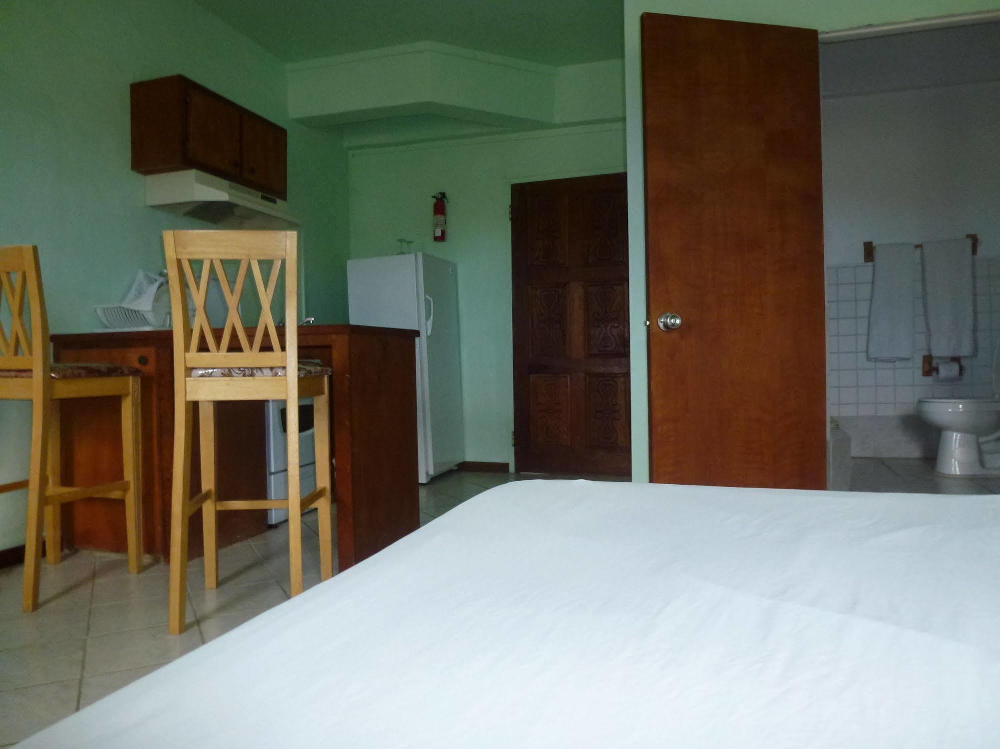 Inn La Galleria Five Islands Village ภายนอก รูปภาพ